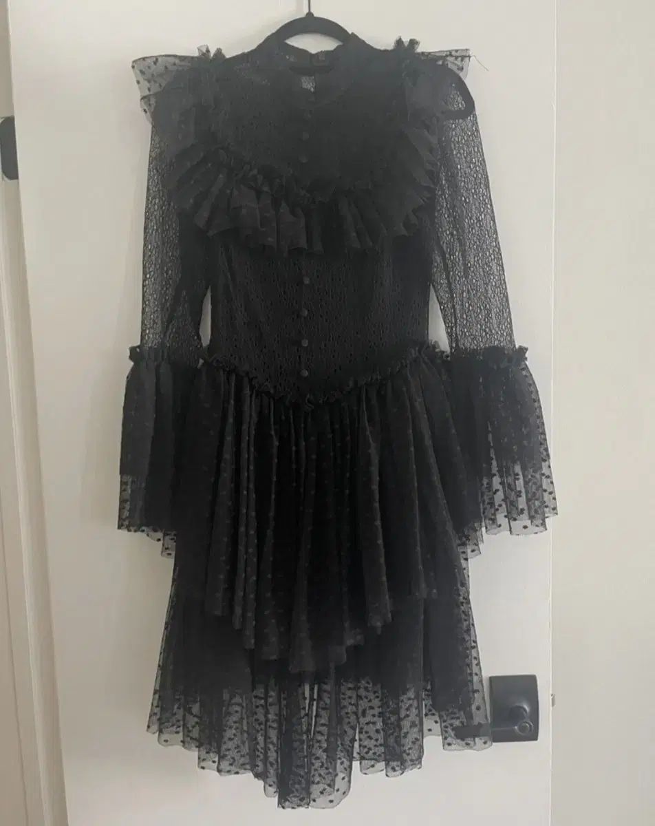 HM サンドラ マンスール コラボ ブラック レース ONE PIECE です