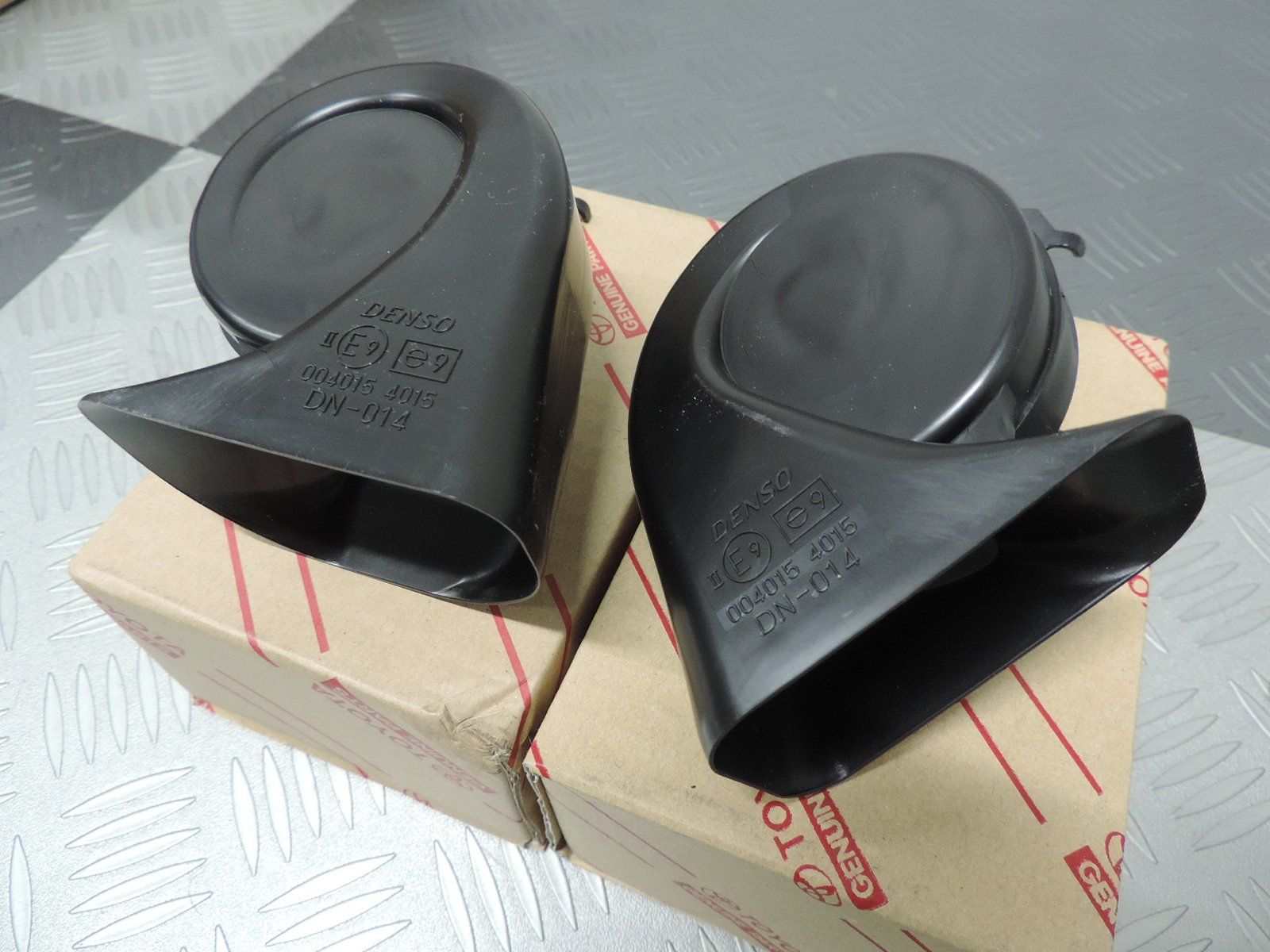 新品 トヨタ自動車 (TOYOTA)【国内正規純正部品】センチュリーホーン 高級ホーン