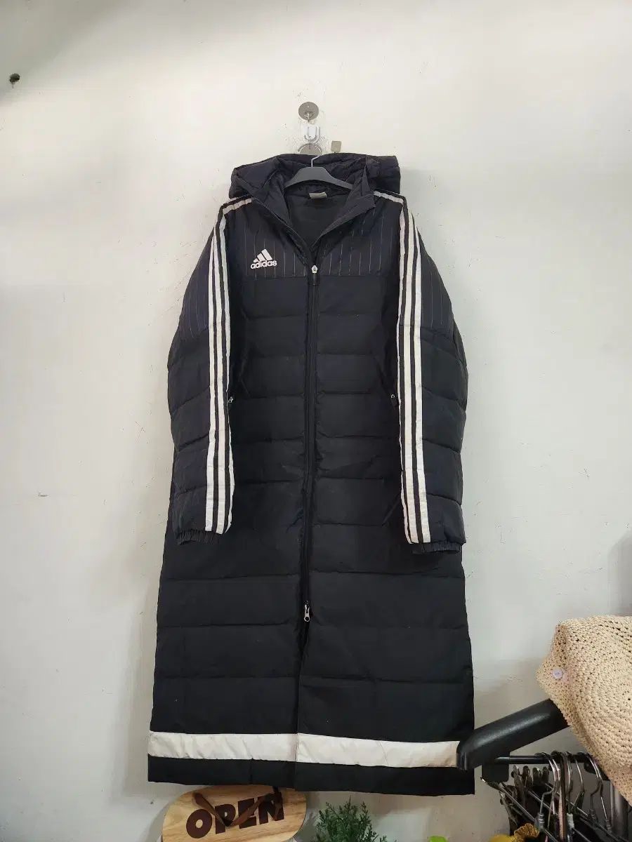 アディダス ダウンジャケット ロング丈 ブラック 3本線 WHO