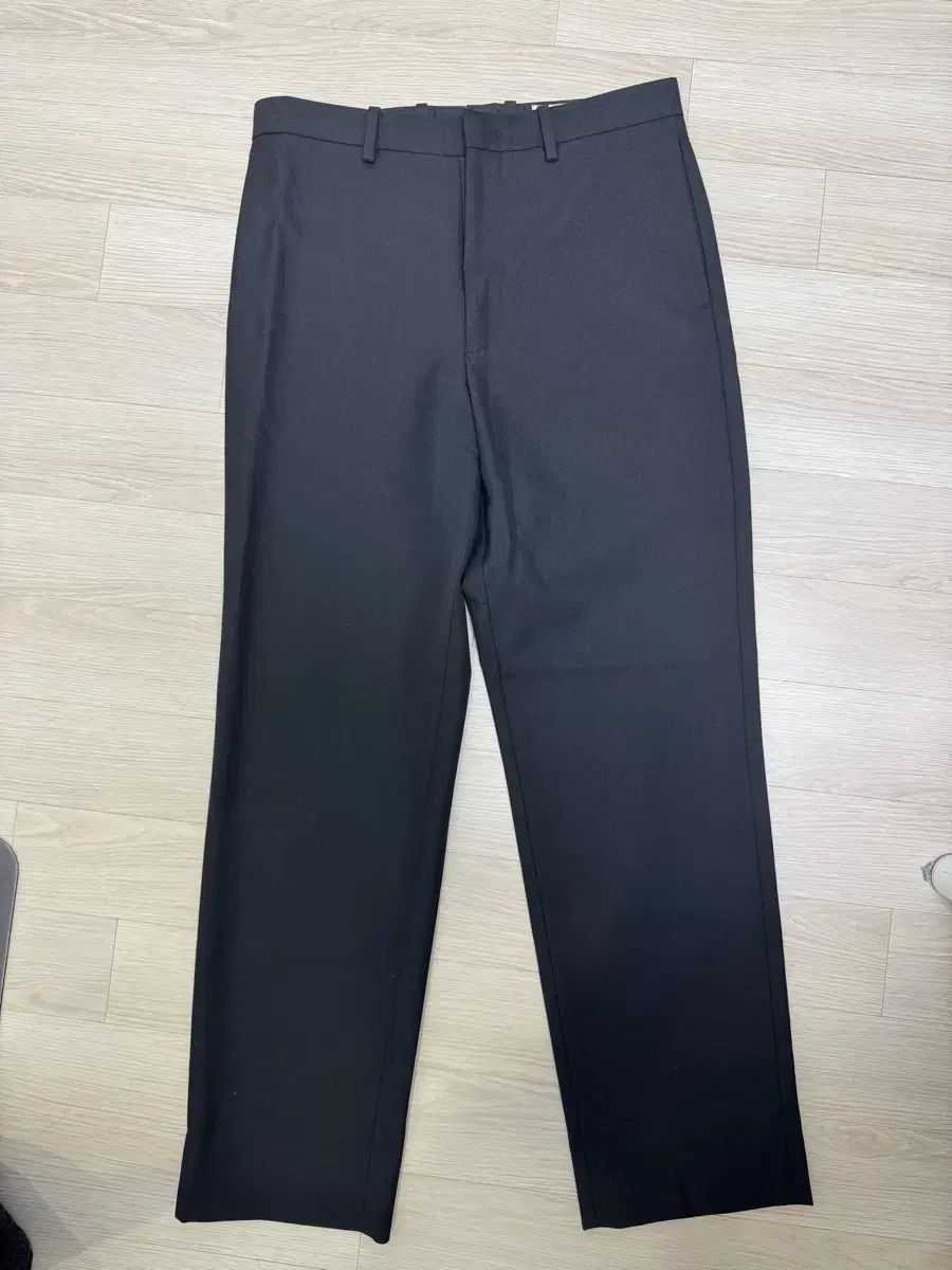 ポッタリー ウール テーパード パンツ ブラック 2サイズ