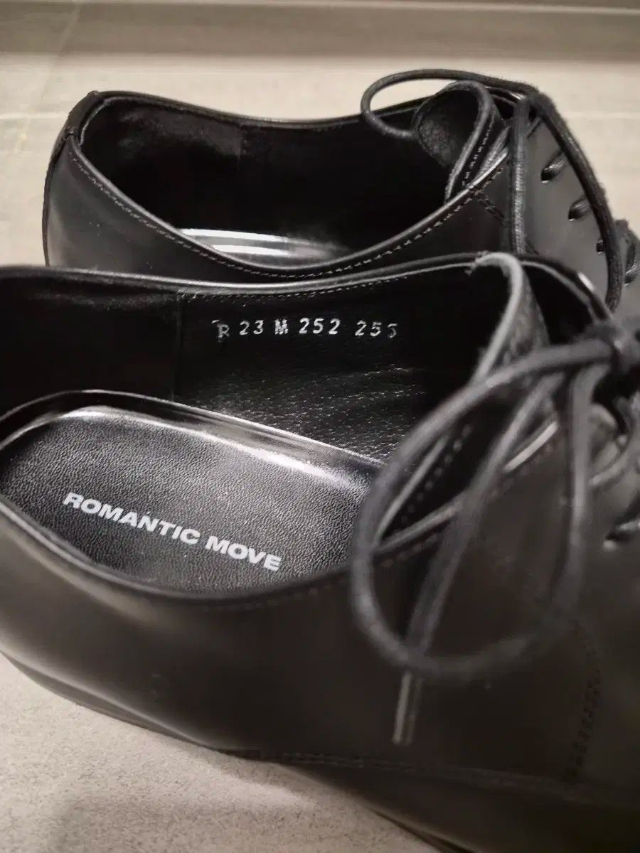 ROMANTIC MOVE セミスクエアトゥ THE B