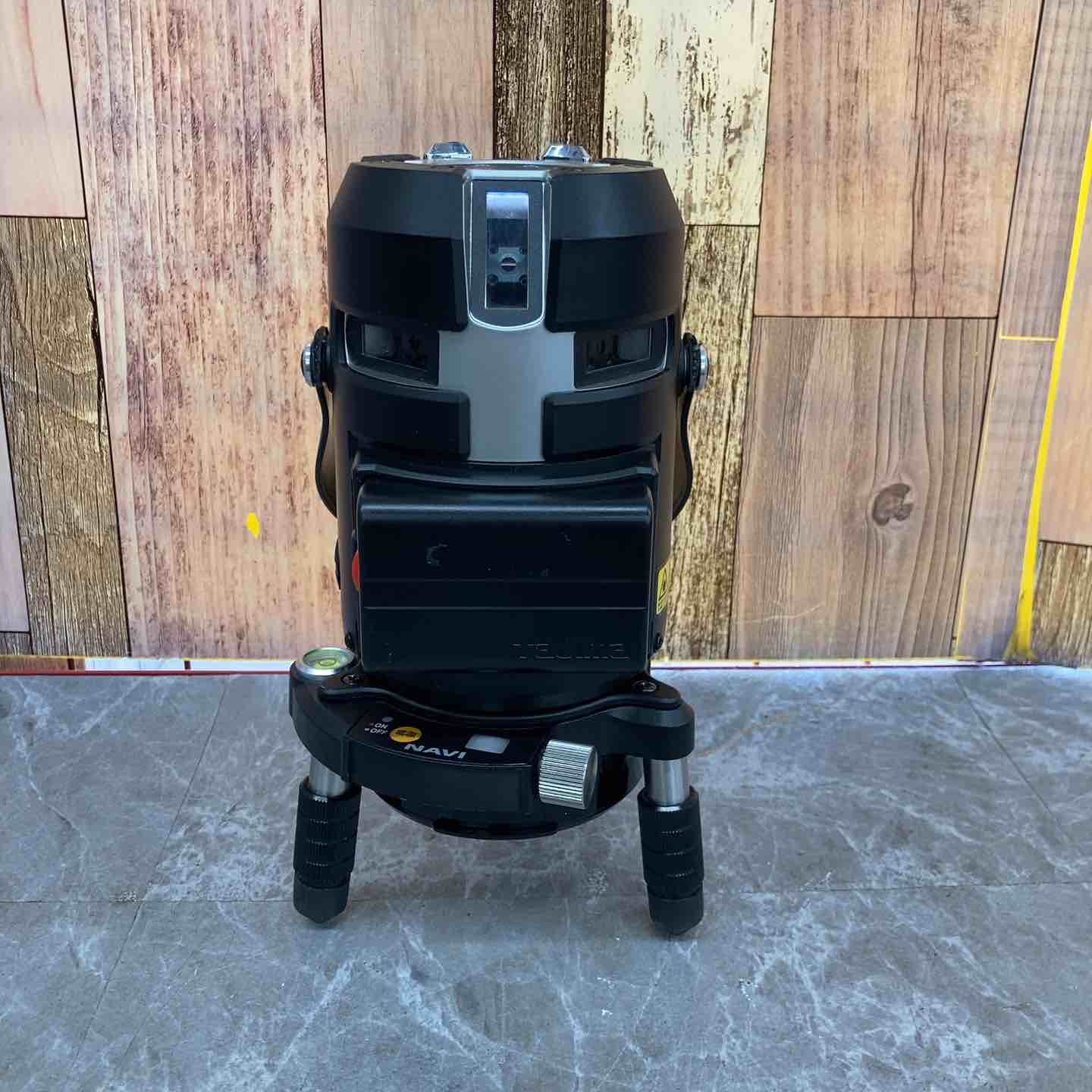 レーザー墨出し器