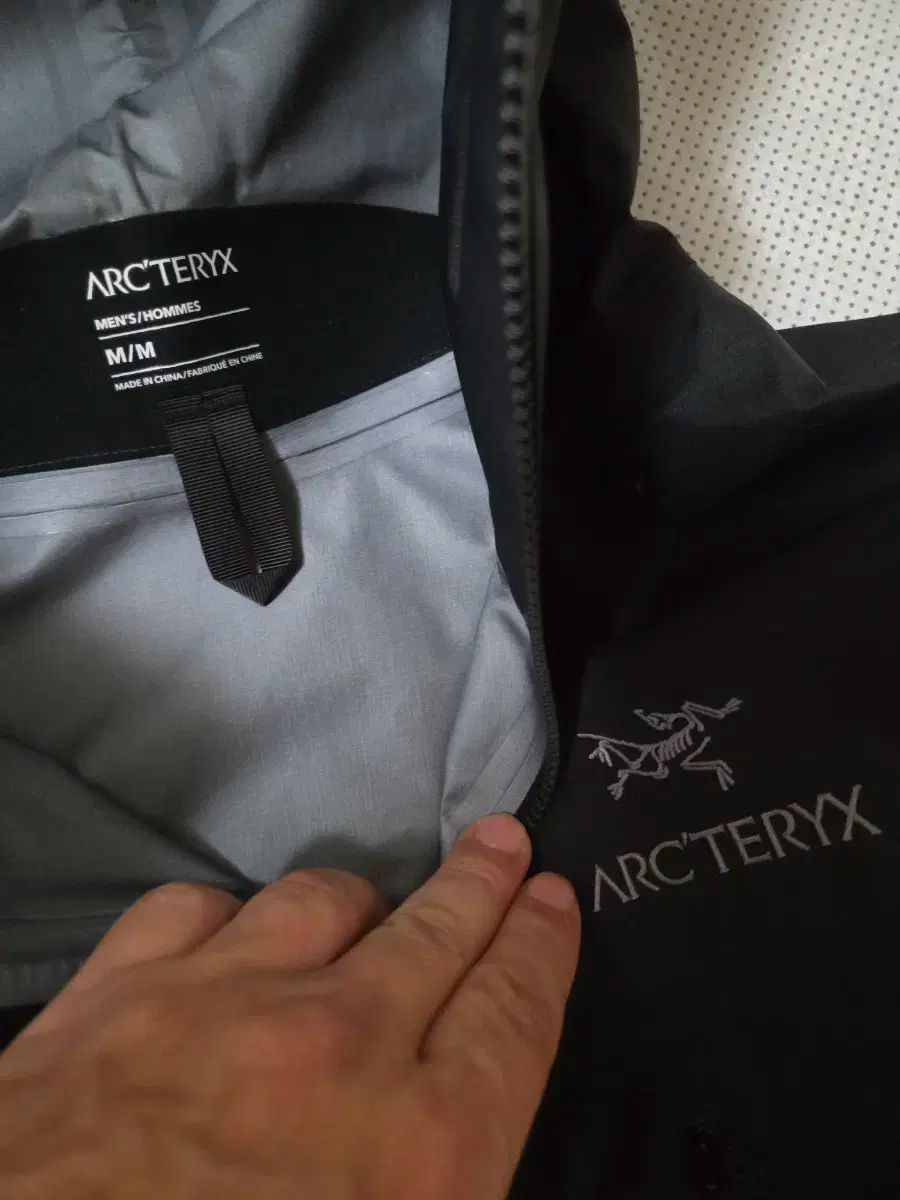 ARC TERYX アルファ SV ブラック M サイズ