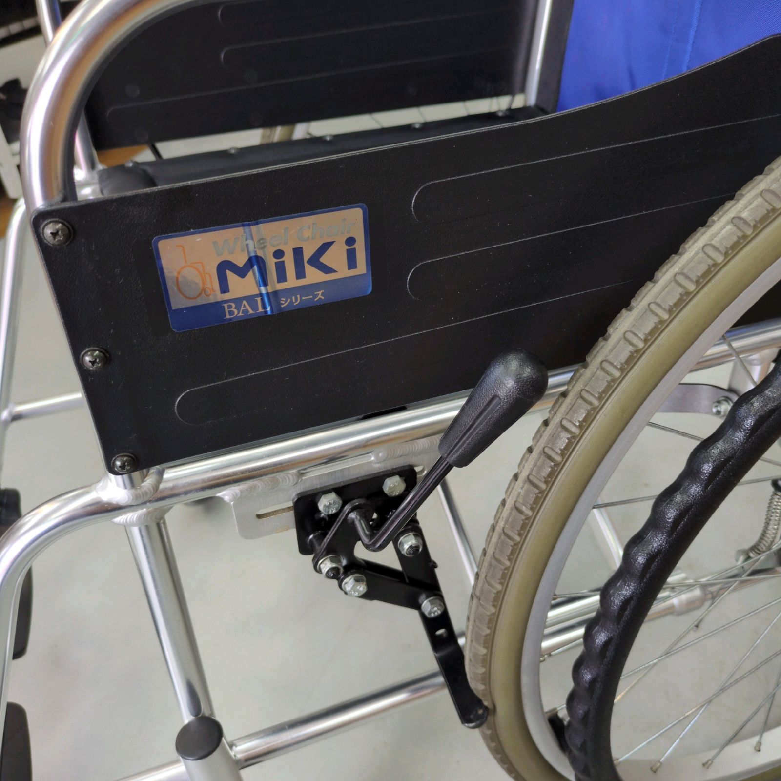  J 572 多少使用感 MiKi 車いす 自走式 ノーパンクタイヤ BAL-1 自走用車椅子 車椅子