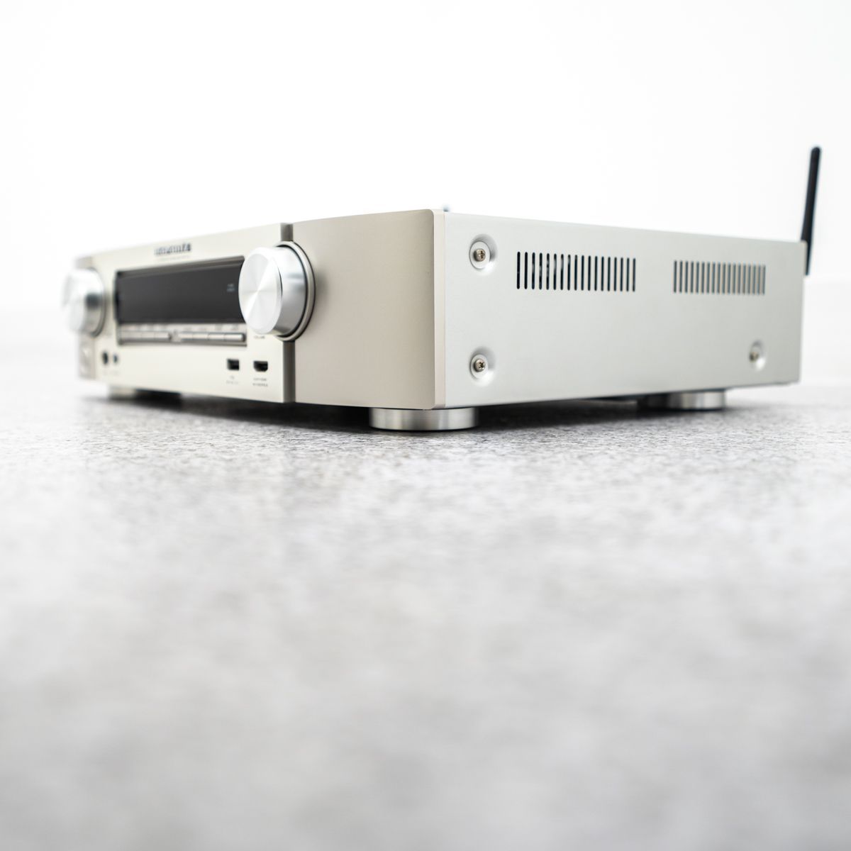 展示品 マランツ｜Marantz AVアンプ シルバーゴールド NR1711FN [ハイレゾ対応 /Bluetooth対応 /Wi-Fi対応 /ワイドFM対応 /5.1.2ch] 中古品Marantz マランツ NR1710 AV アンプ シルバーゴールド 19年製