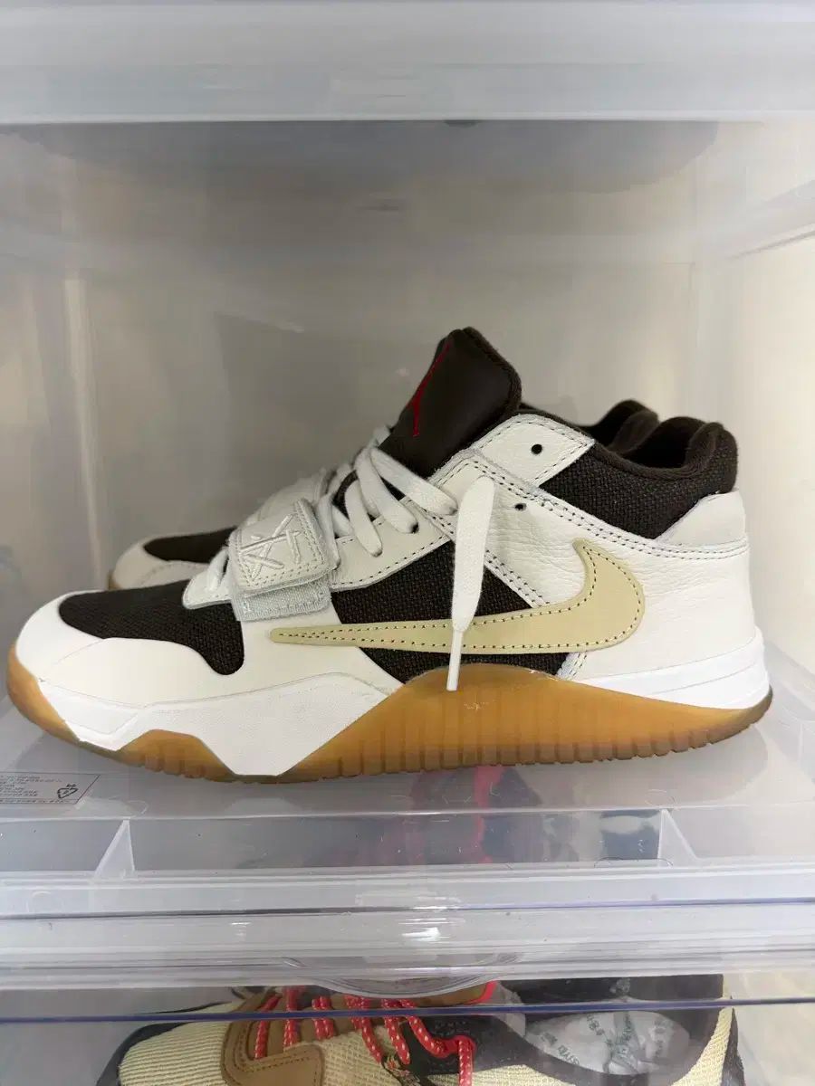 ジョーダン x トラヴィス スコット ジャンプマン JACK TR & DARK モカ