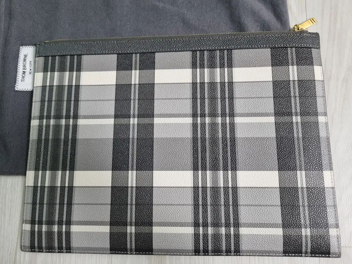 百貨店 トム ブラウン 斜めボーダー クラッチバッグ ミディアム