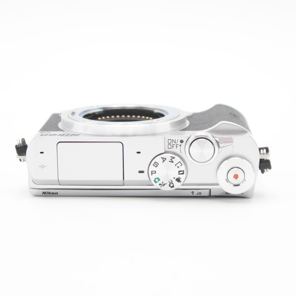  ショット数4317 Nikon ミラーレス一眼 1 J 5 ダブルレンズキット シルバー WLKSL ♯82006 ミラーレス一眼 デジタルカメラ