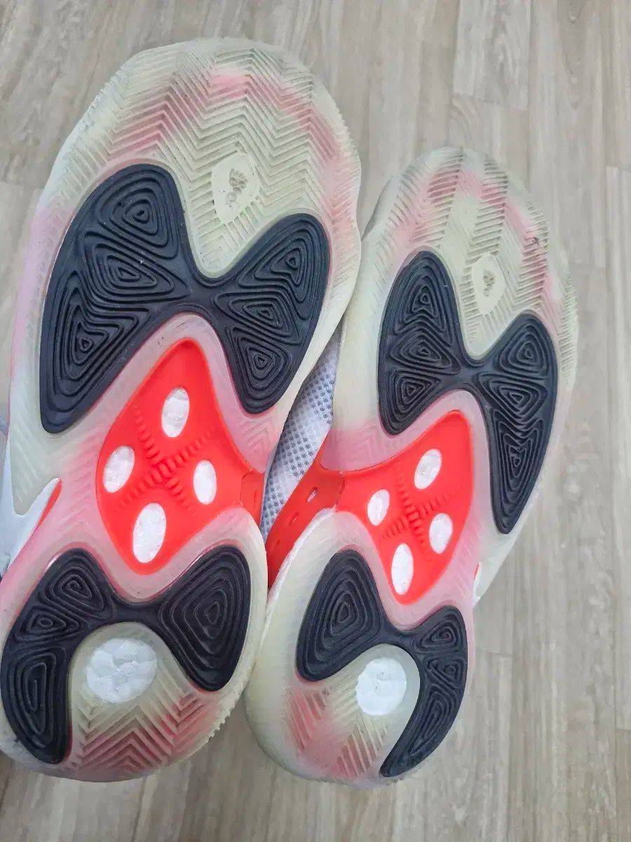 バスケシューズ byw