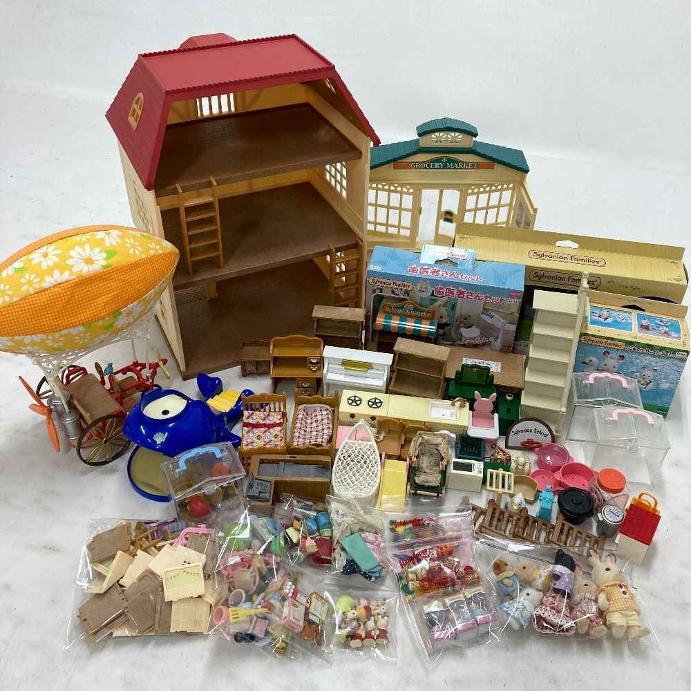 02w20322 シルバニアファミリー 大量 お家 お店 お人形 家具 小物 ミニシリーズ その他マスコットなど 現状品 品