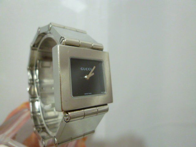 GUCCI グッチ 600 J スクエア クオーツ メンズ レディース ユニセックス 黒文字盤 腕時計