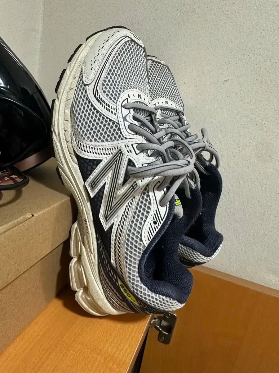 ニューバランス 860 v2 ネイビー