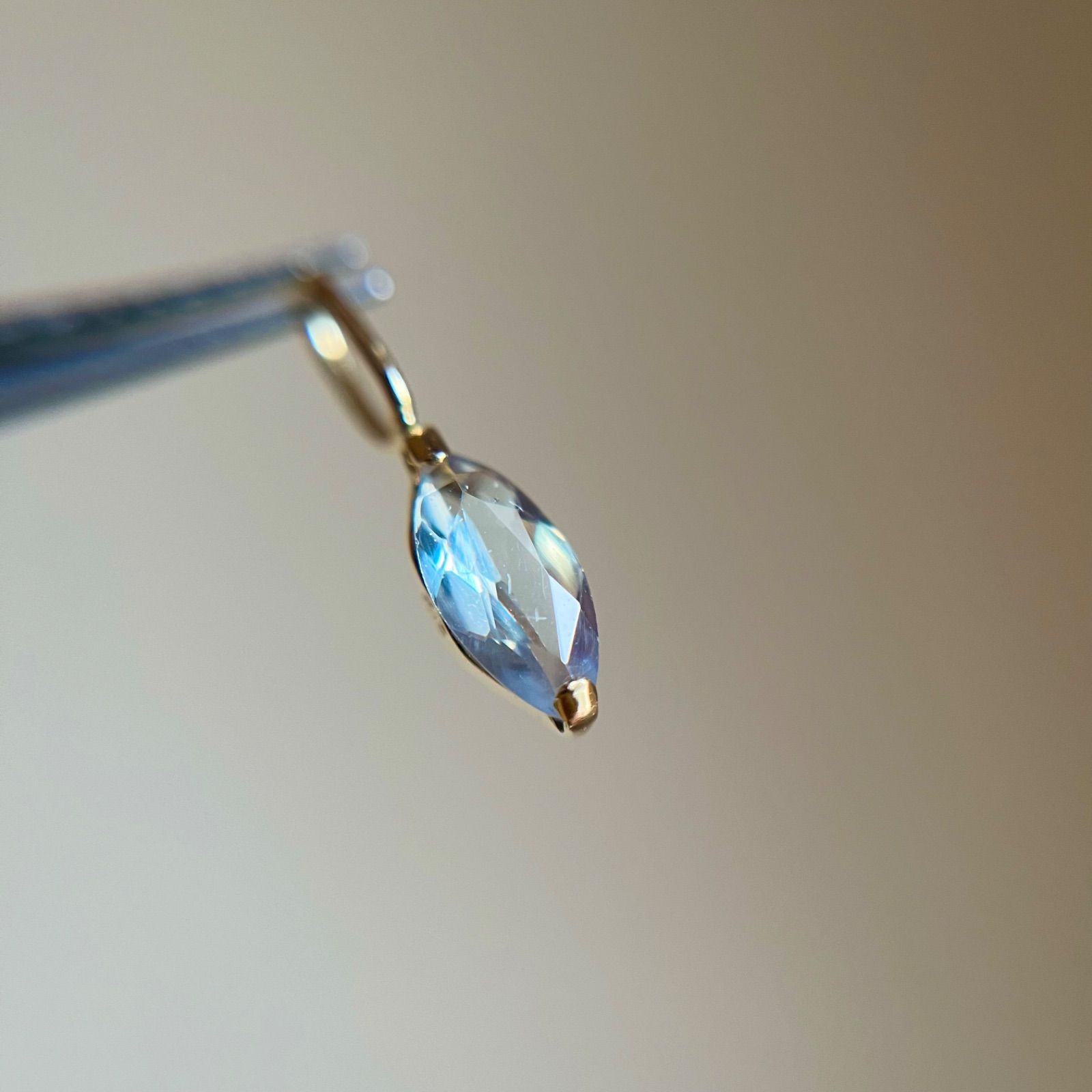 K18 天然石アレキサンドライトMQ