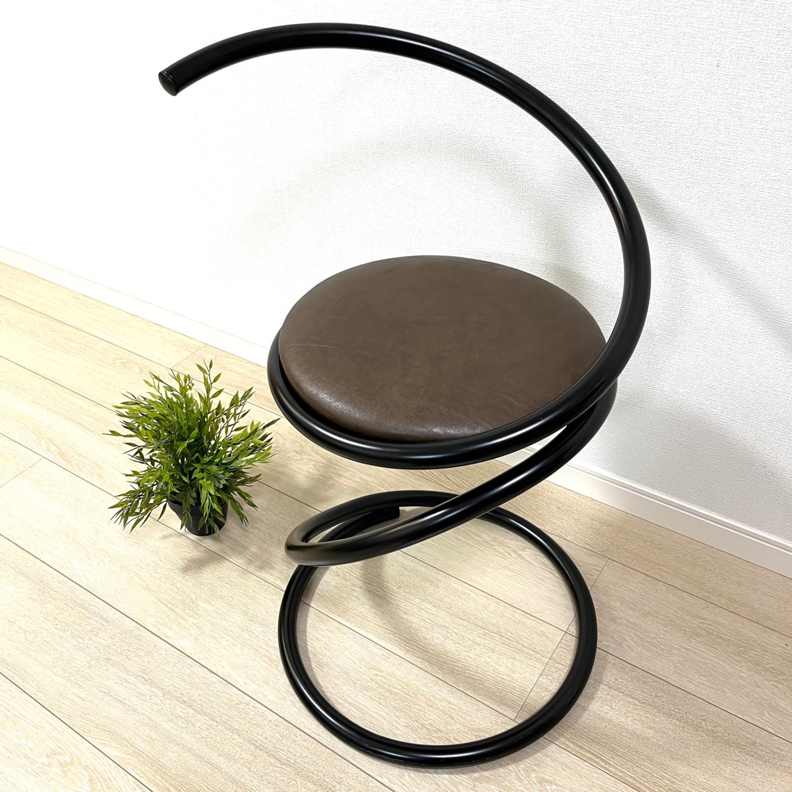 た76 TORNADO トルネードチェア パイプチェア スツール モダン スタイリッシュ 3次元曲線 曲げパイプ