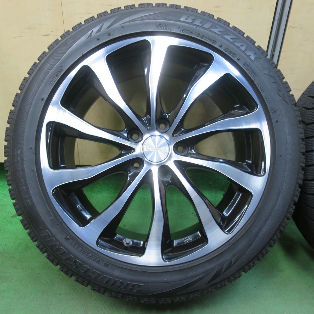 バリ溝 キレイ 9分 スタッドレス 215 50 R 18 ブリヂストン ブリザック VRX T 10 バルミナ 18インチ PCD 114 3 5 H 5102702イス