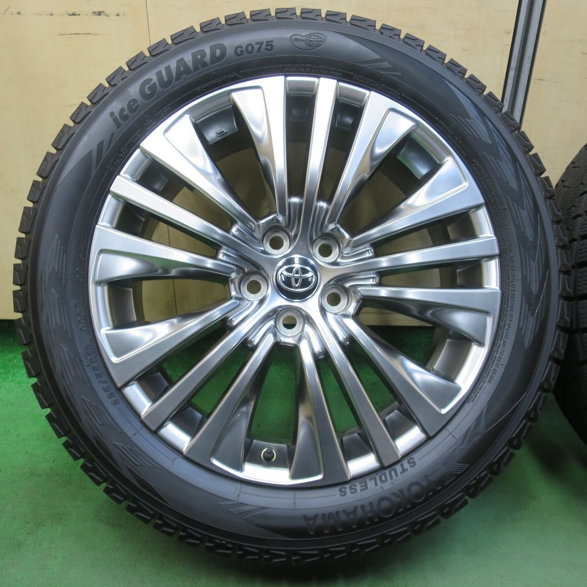 バリ溝 23年 キレイ ほぼ10分 トヨタ 80系 ハリアー 225 55 R 19 スタッドレス ヨコハマ アイスガード G 075 19インチ PCD 114 3 5 H 5102710イス