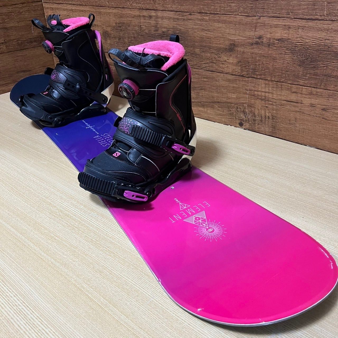 STELLA ステラ salomon サロモン レディース スノーボード3点セット ボード 138 cm バインディング ブーツ 23.5 かわいい