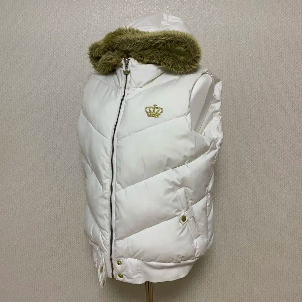 アディダス X ミシ エル 엘리엇 白 GOLD ダウン ベスト