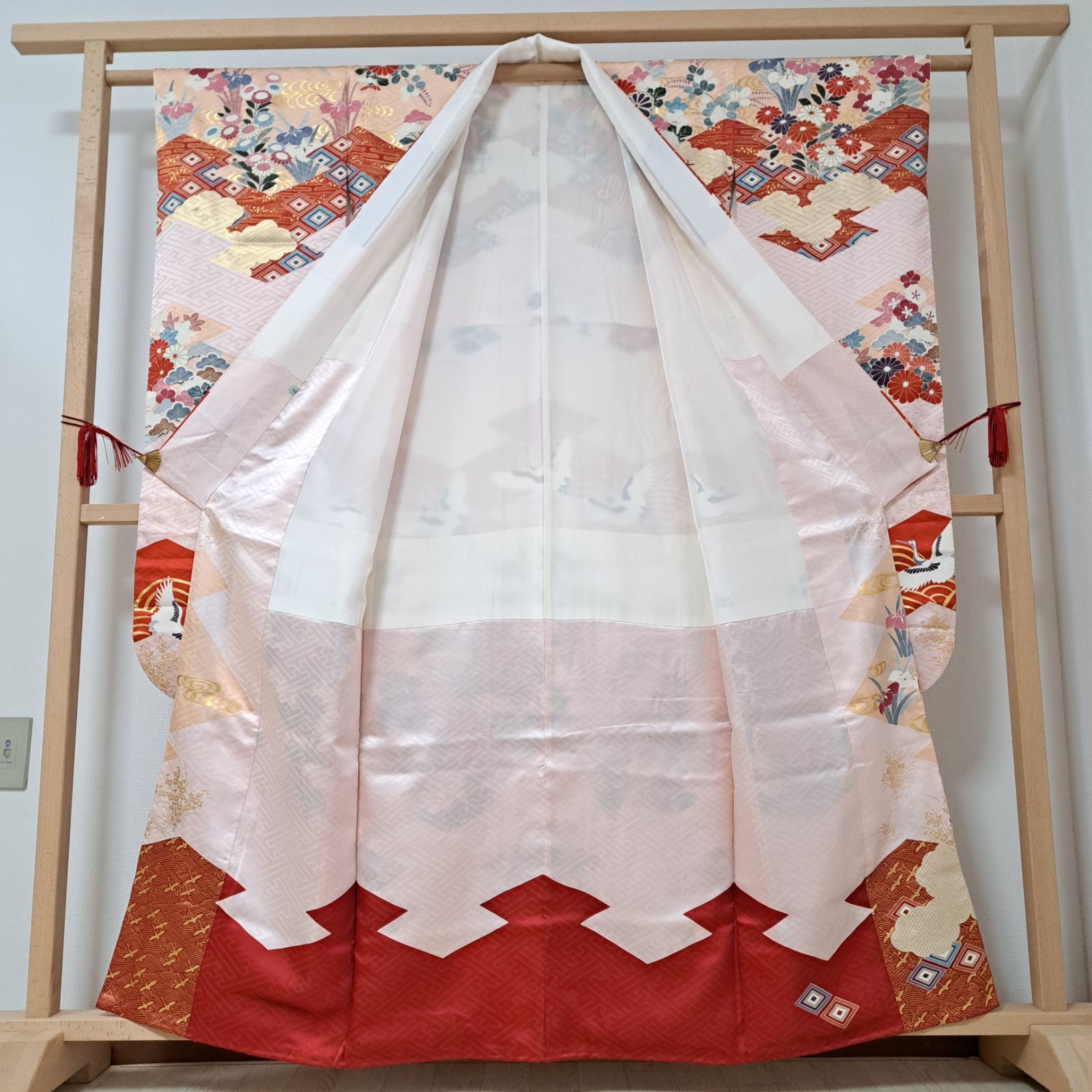 袷 紗綾形地紋入りピンク系の古典柄の正統派