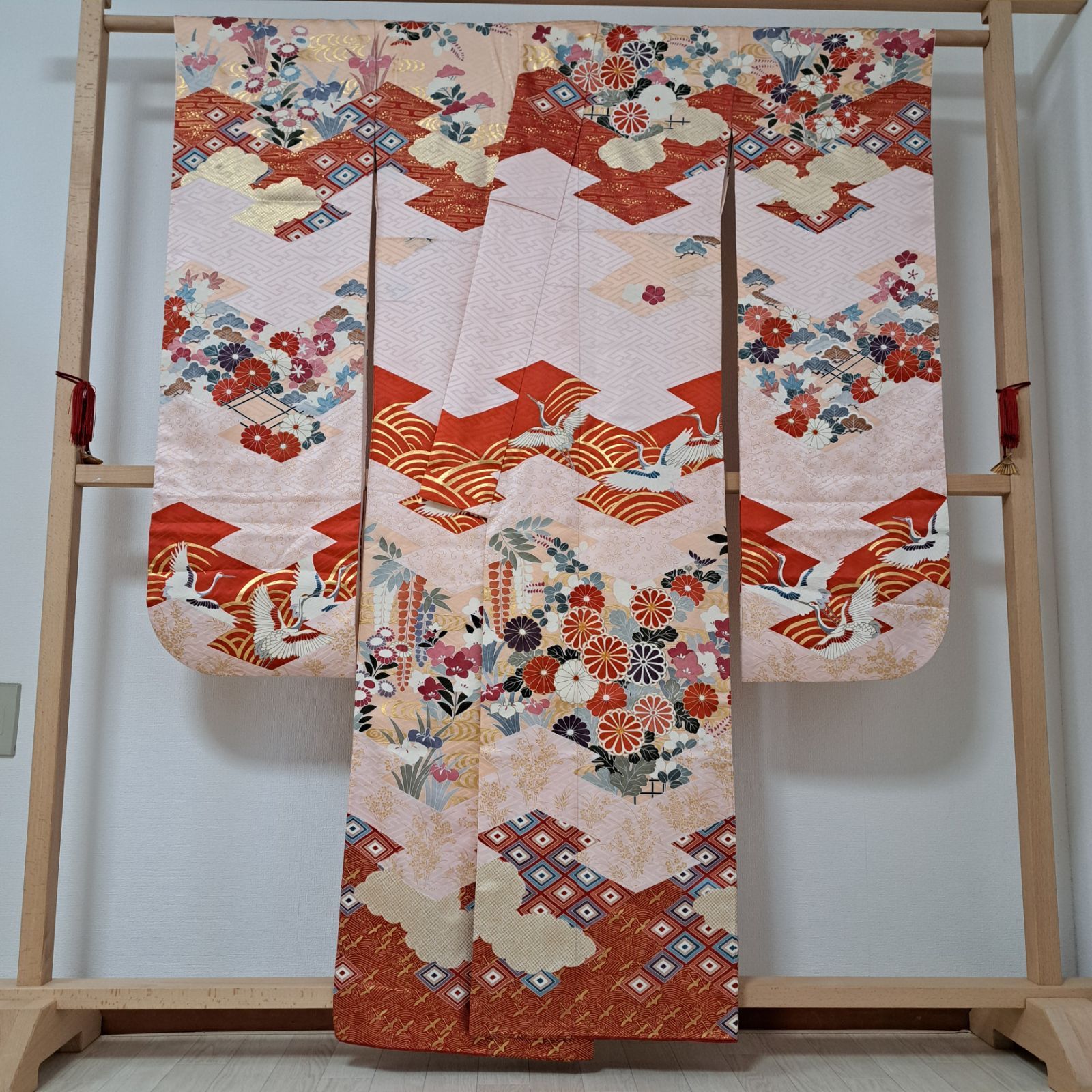 袷 紗綾形地紋入りピンク系の古典柄の正統派