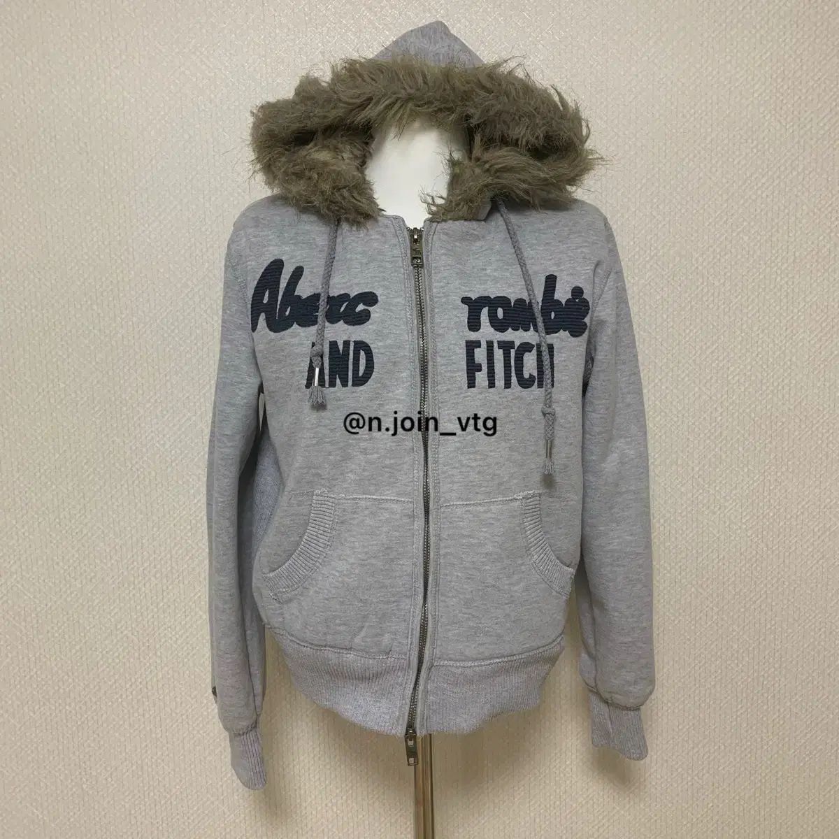 アバクロンビー グレー ウルフ フード ジップアップ