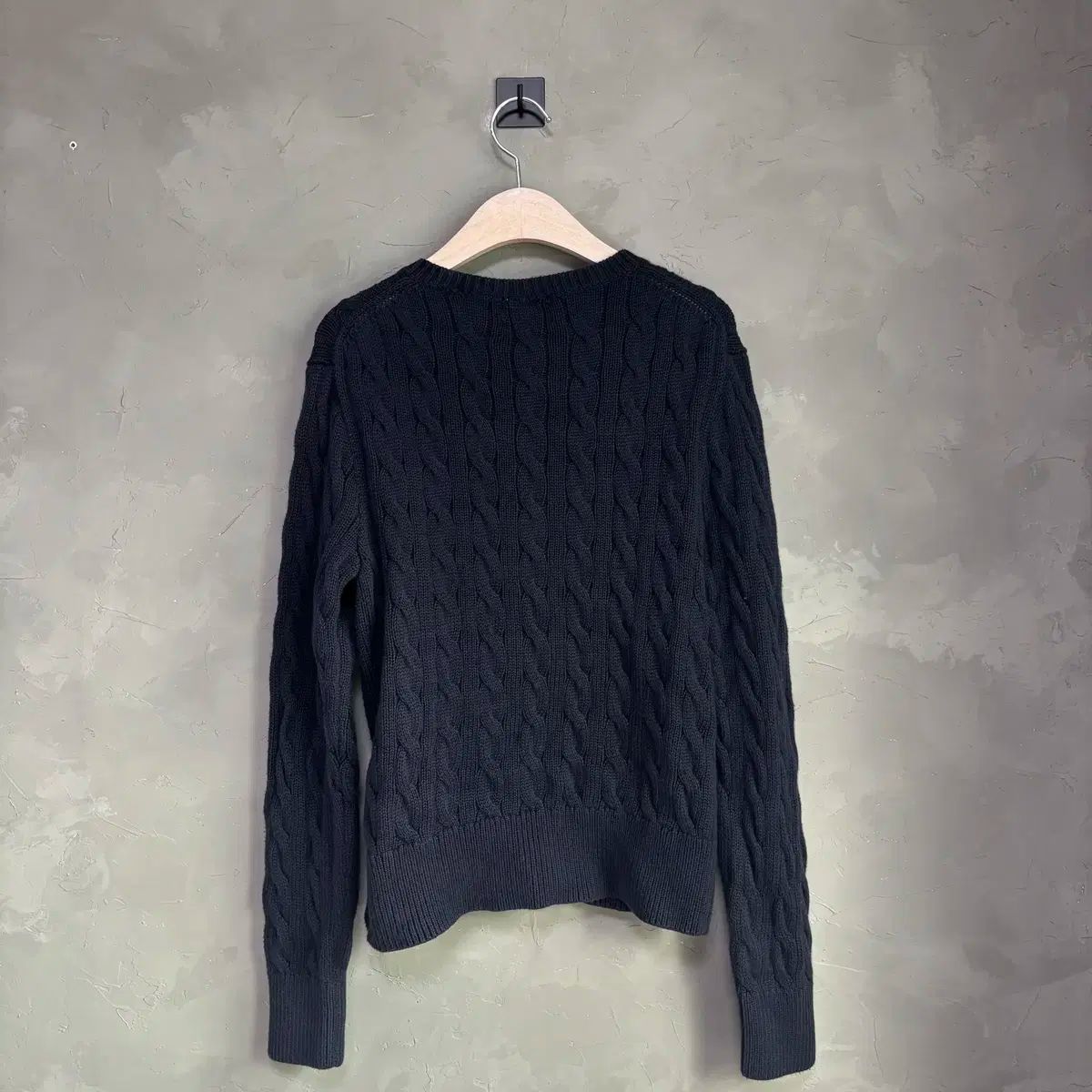 ケーブル編み ニット