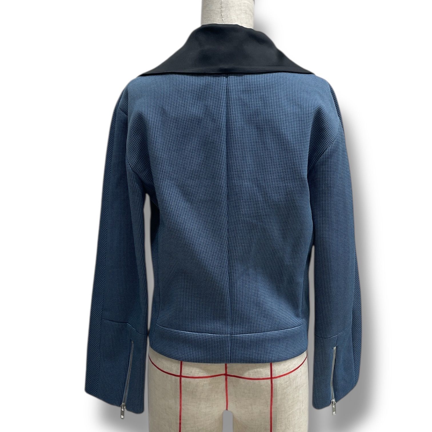 アンティポディウム ファー付き