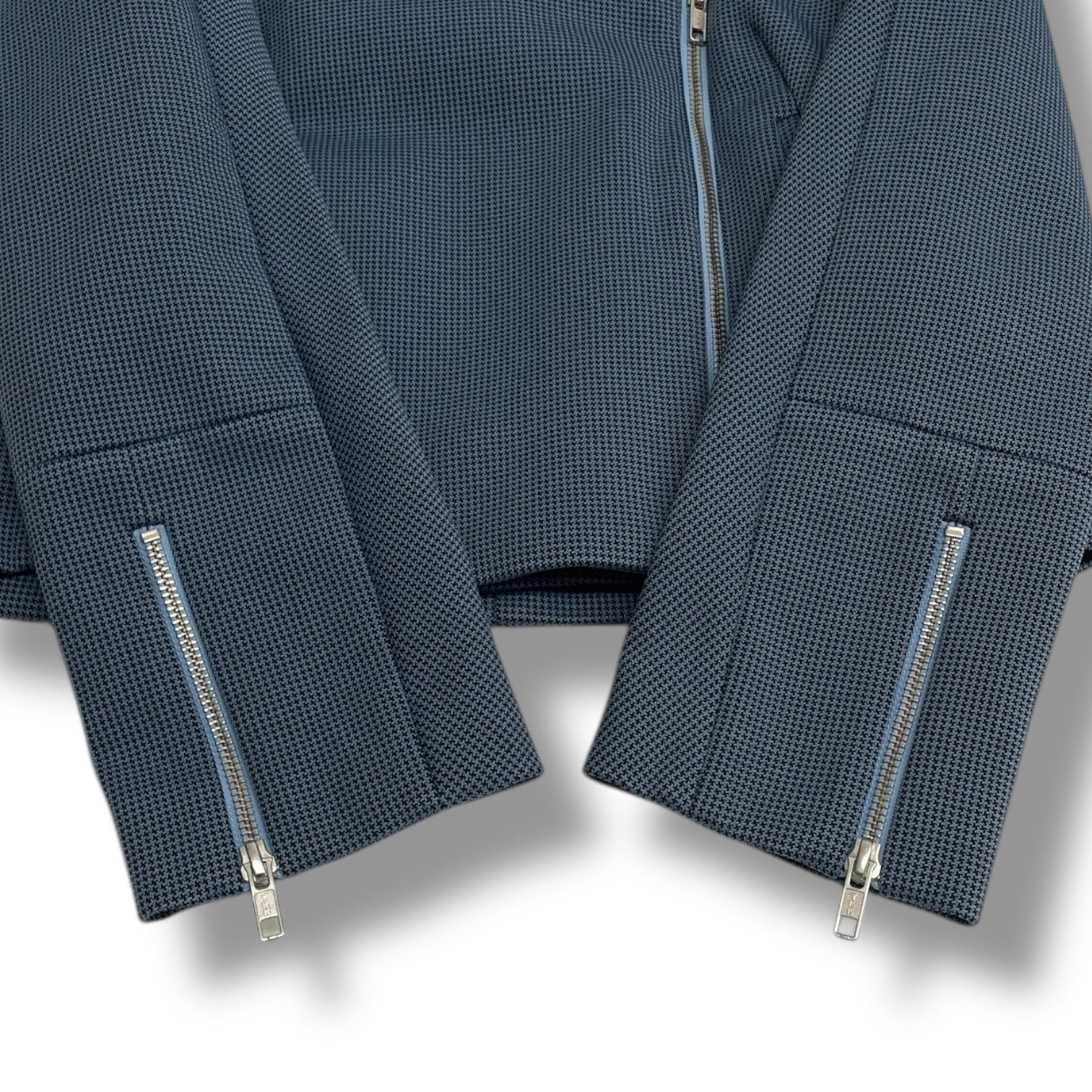 袖口ジップアップ