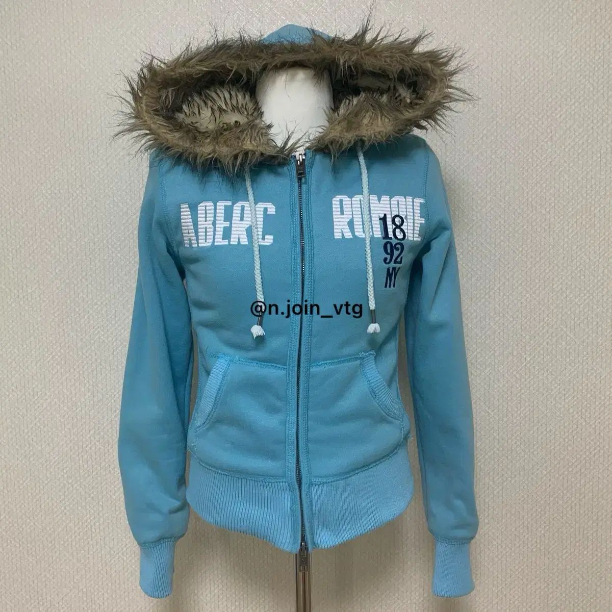 アバクロンビー スカイ ウルフWHO フードジップアップ