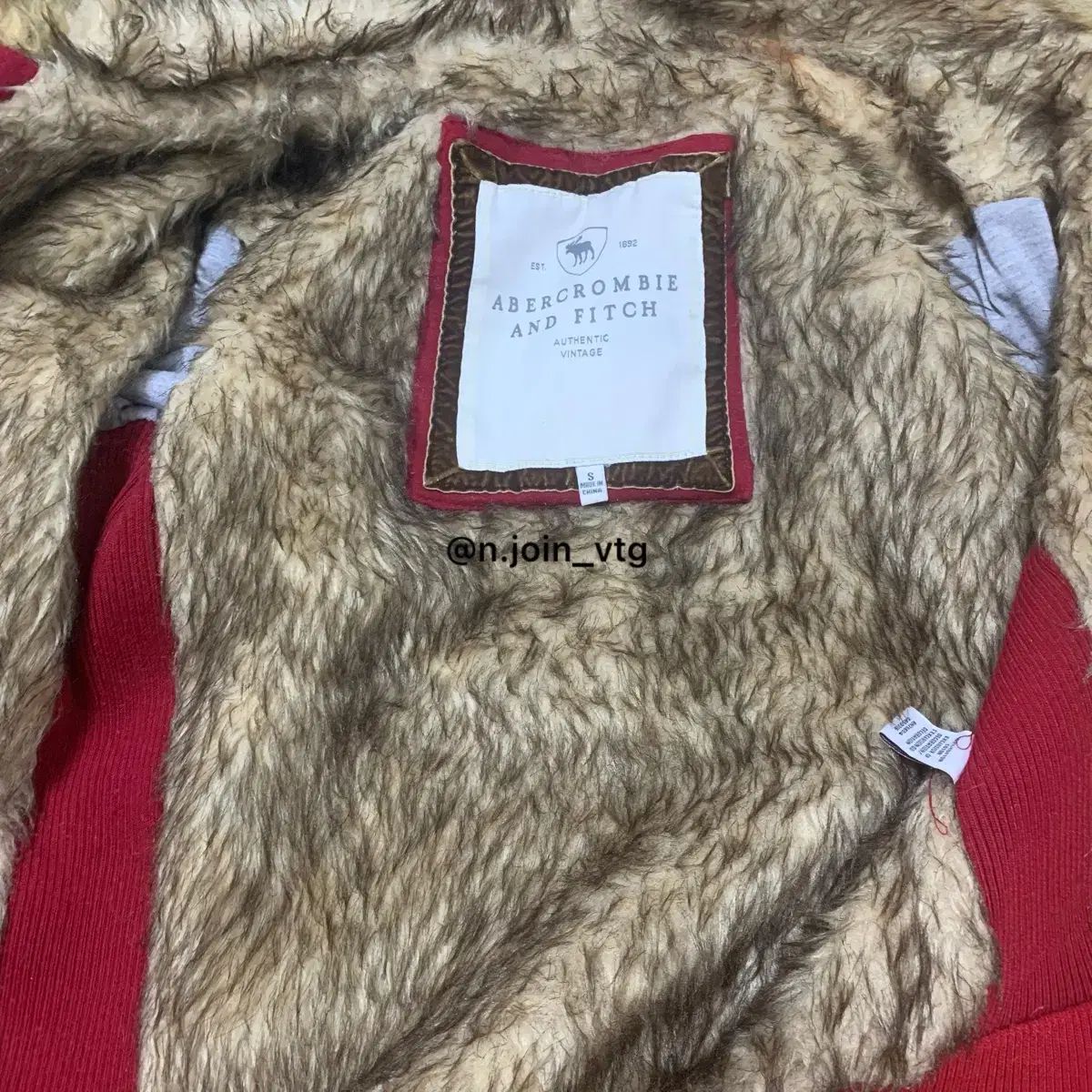 アバクロンビー レッド