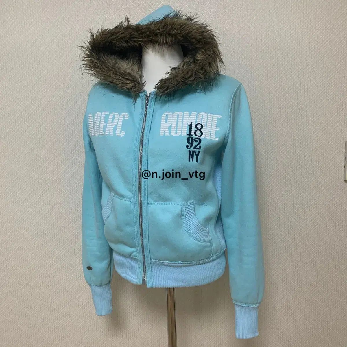 アバクロンビー スカイ ウルフ フードジップアップ