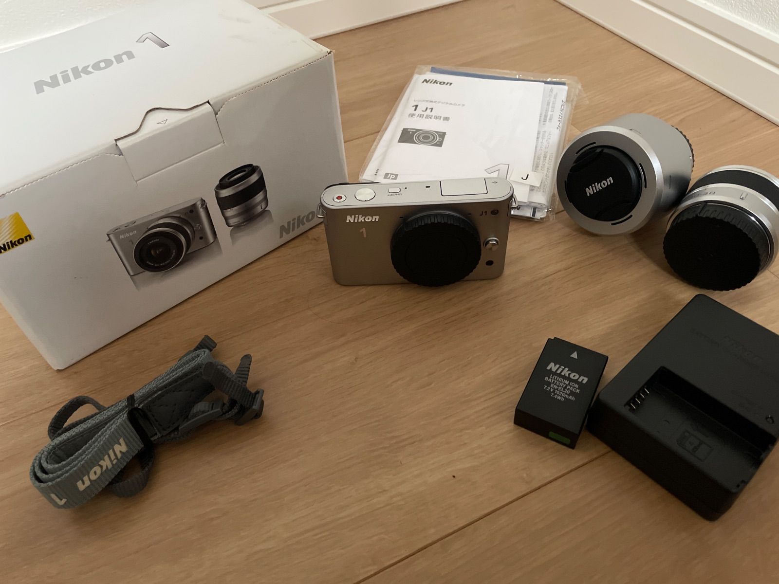 Nikon ミラーレス一眼カメラ Nikon 1 J1 ｼﾙﾊﾞｰ