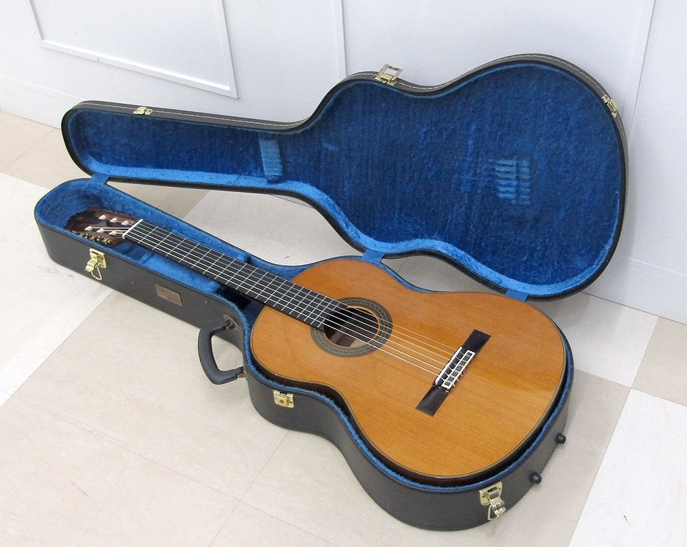 YAMAHA ヤマハ C-300 クラシックギター 純正ハードケース付属 現状品