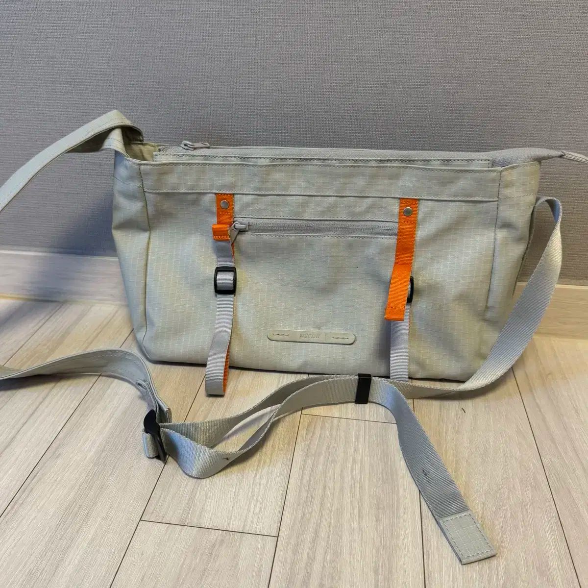 ロウロウ ウィークエンド クロスバック 601 グレー