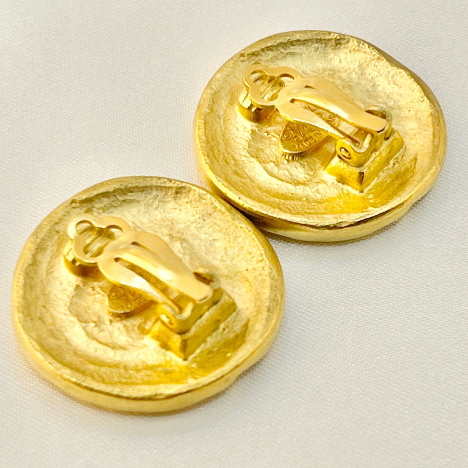 シャネル ヴィンテージ イヤリング ココマーク ラウンド型 GP ゴールド コメ有 94 P