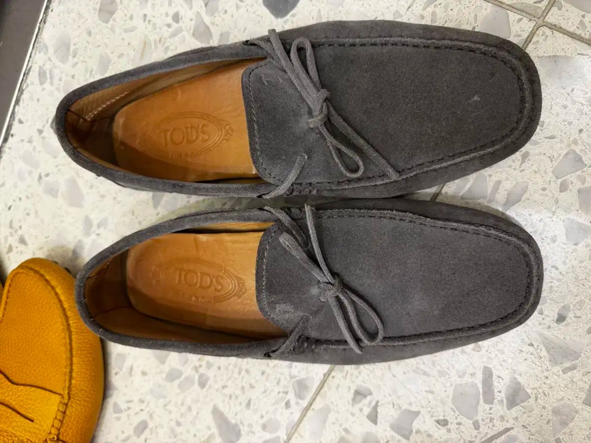 TOD S トッズ スウェード ドライビング シューズ グレー UK7 260