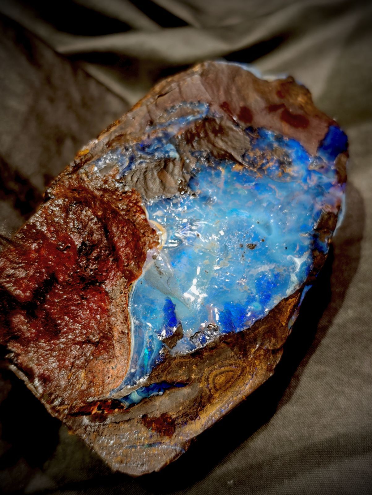 2225ct ボルダーオパール 原石