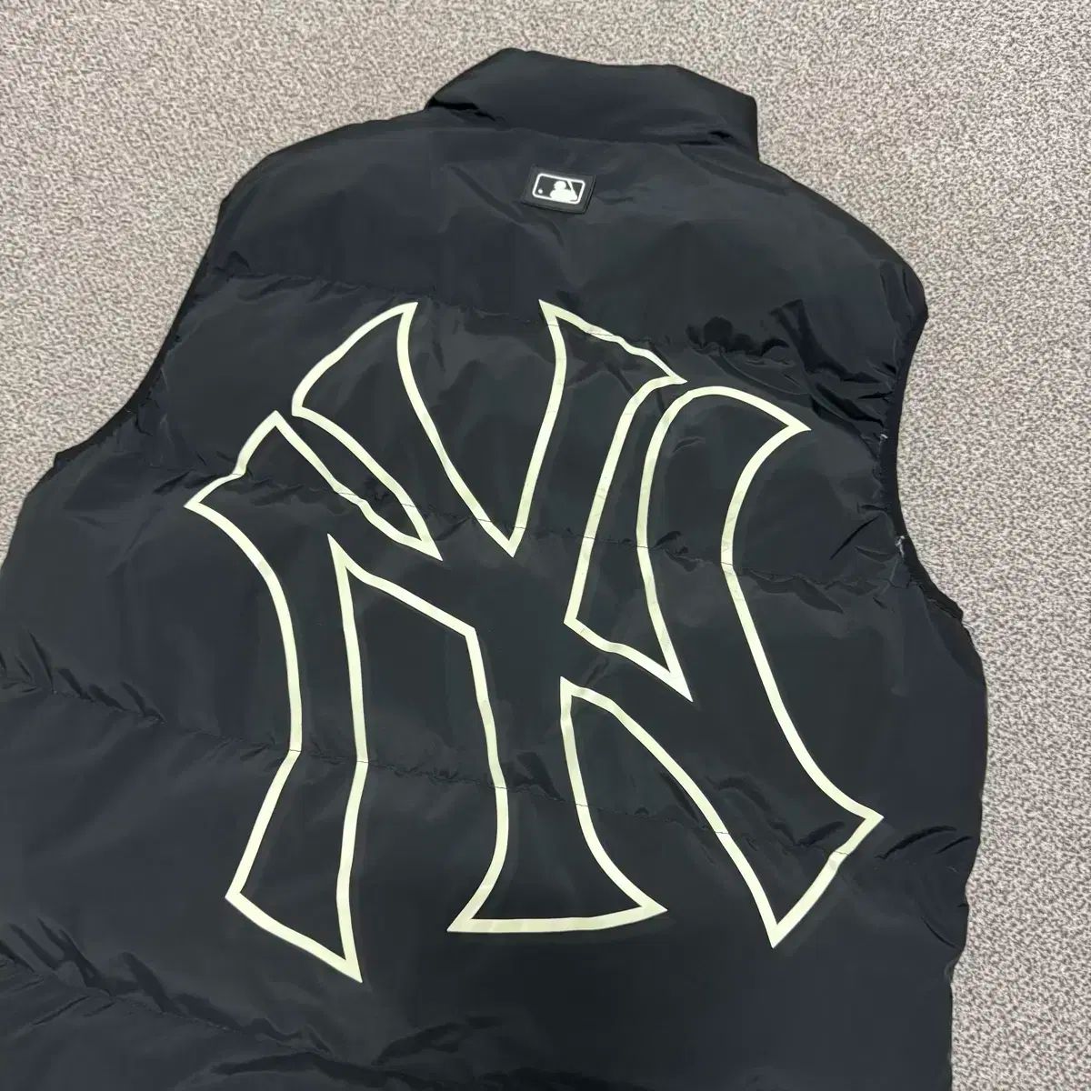 L MLB ニューヨーク ヤンキース ダウン ベスト ブラック