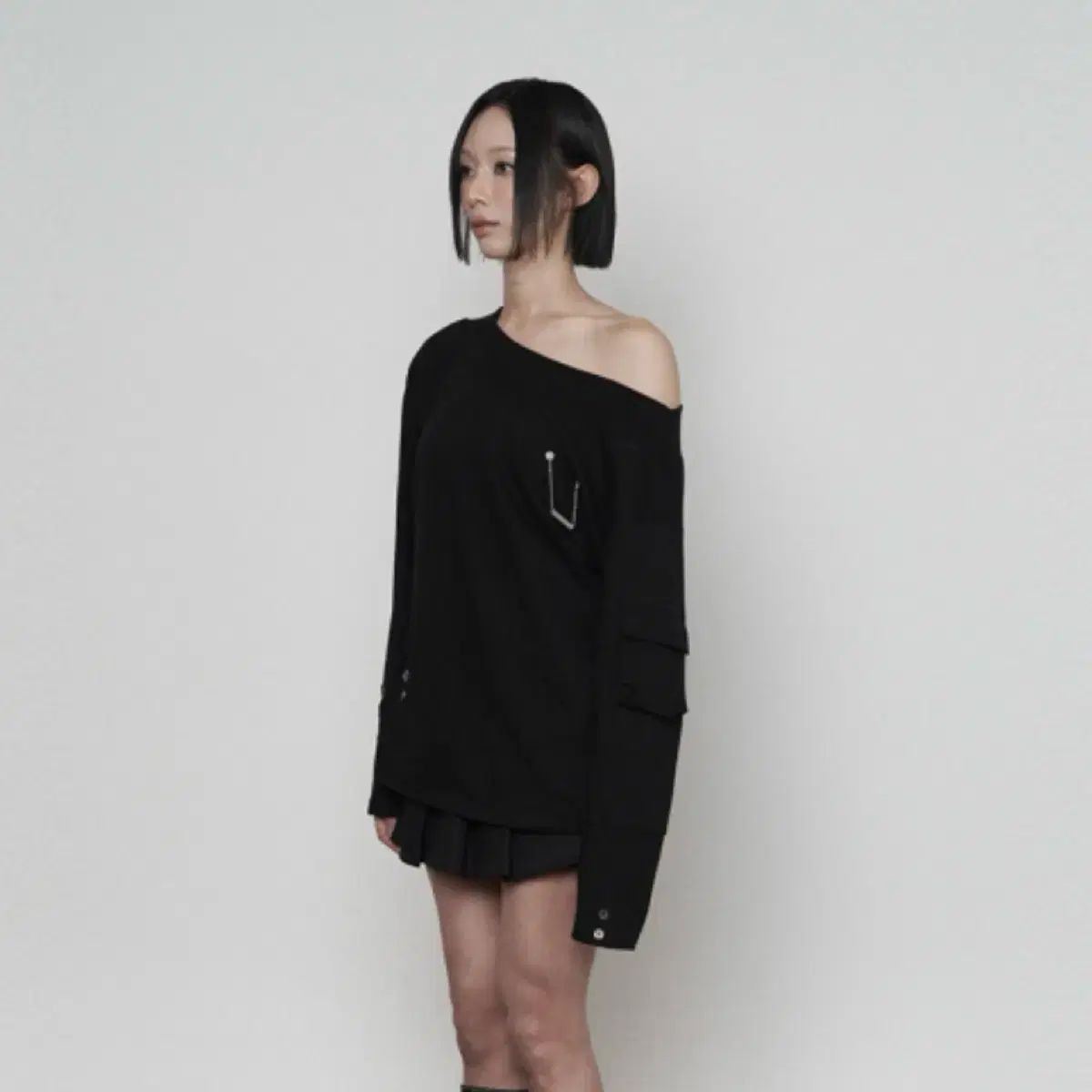 エトオソメ 片方オフショルダー ボタン Tシャツ