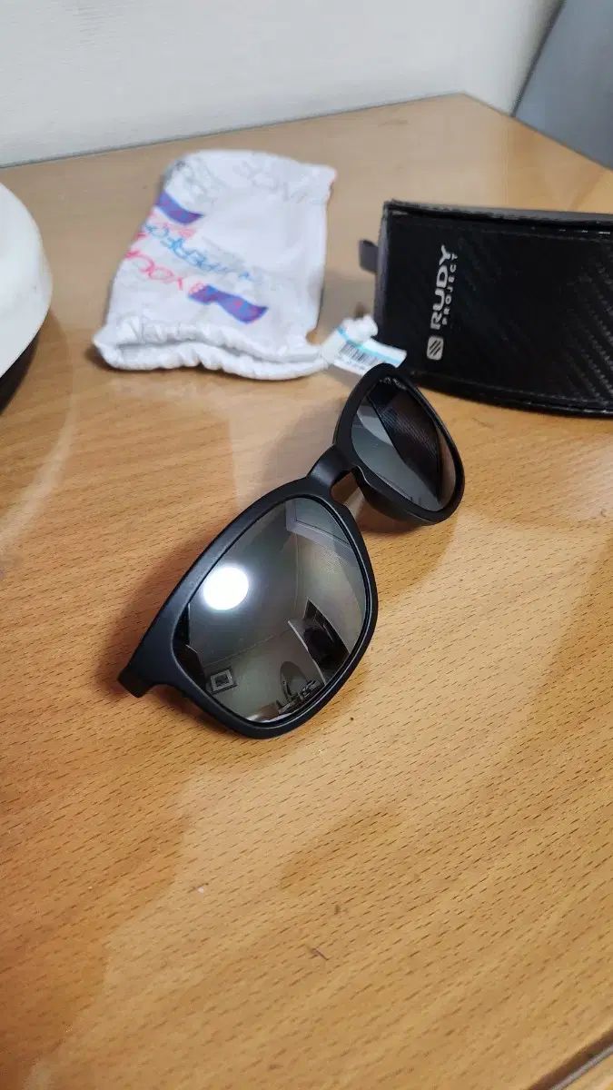 VALENTINO RUDY ヴァレンティノ ルディー サングラス ブラック ケース 含む