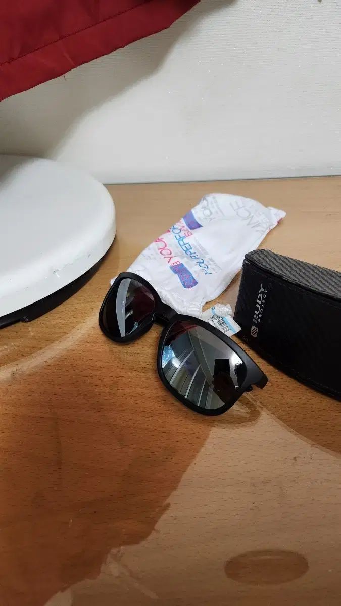 VALENTINO RUDY ヴァレンティノ ルディー サングラス ブラック ケース 含む