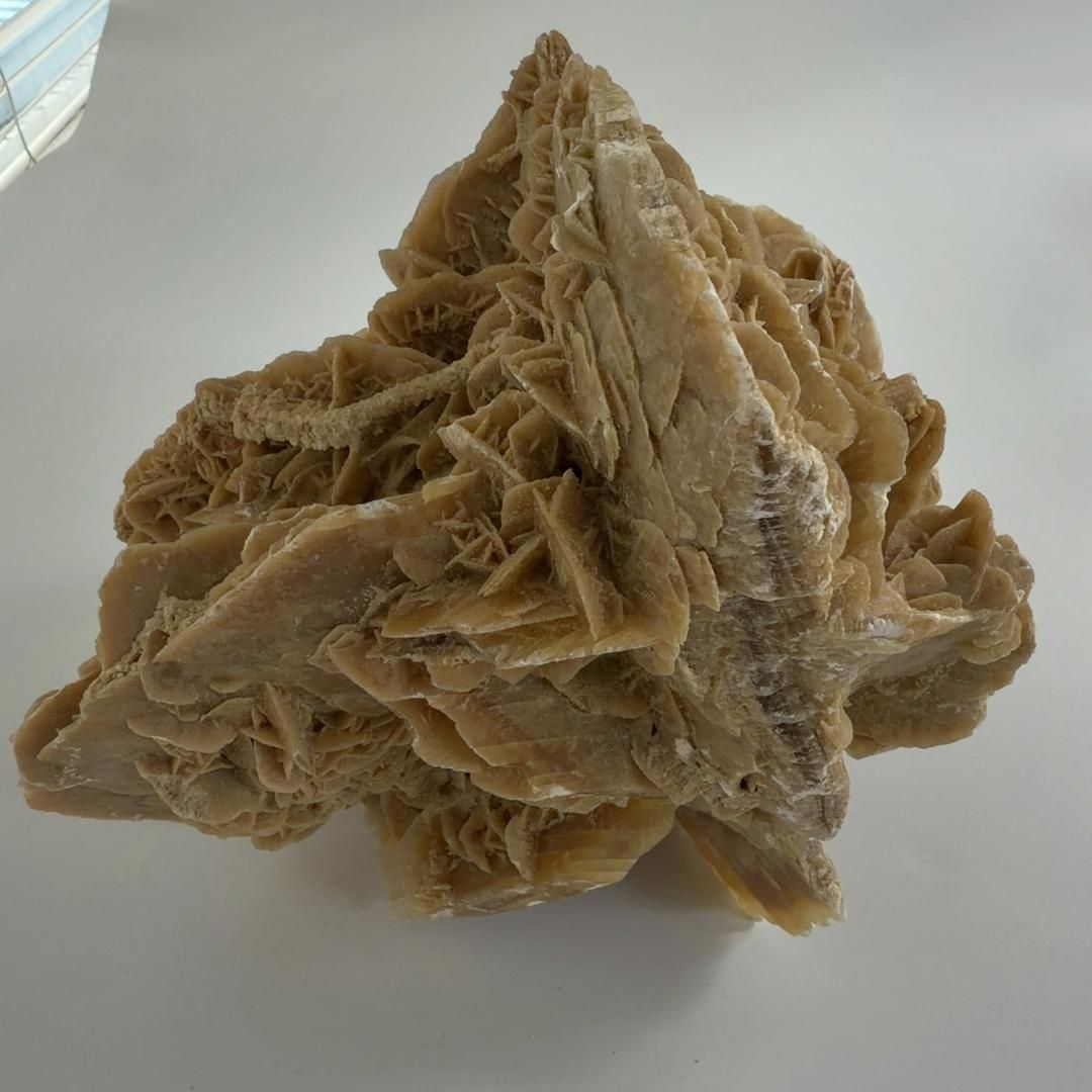 E22704 砂漠のバラ デザートローズ 天然石 鉱物 原石 パワーストーン 砂漠の薔薇