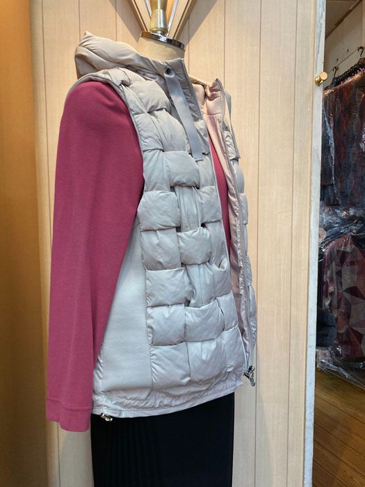 背中部分ニット素材 心地いい手触りで着心地も抜群