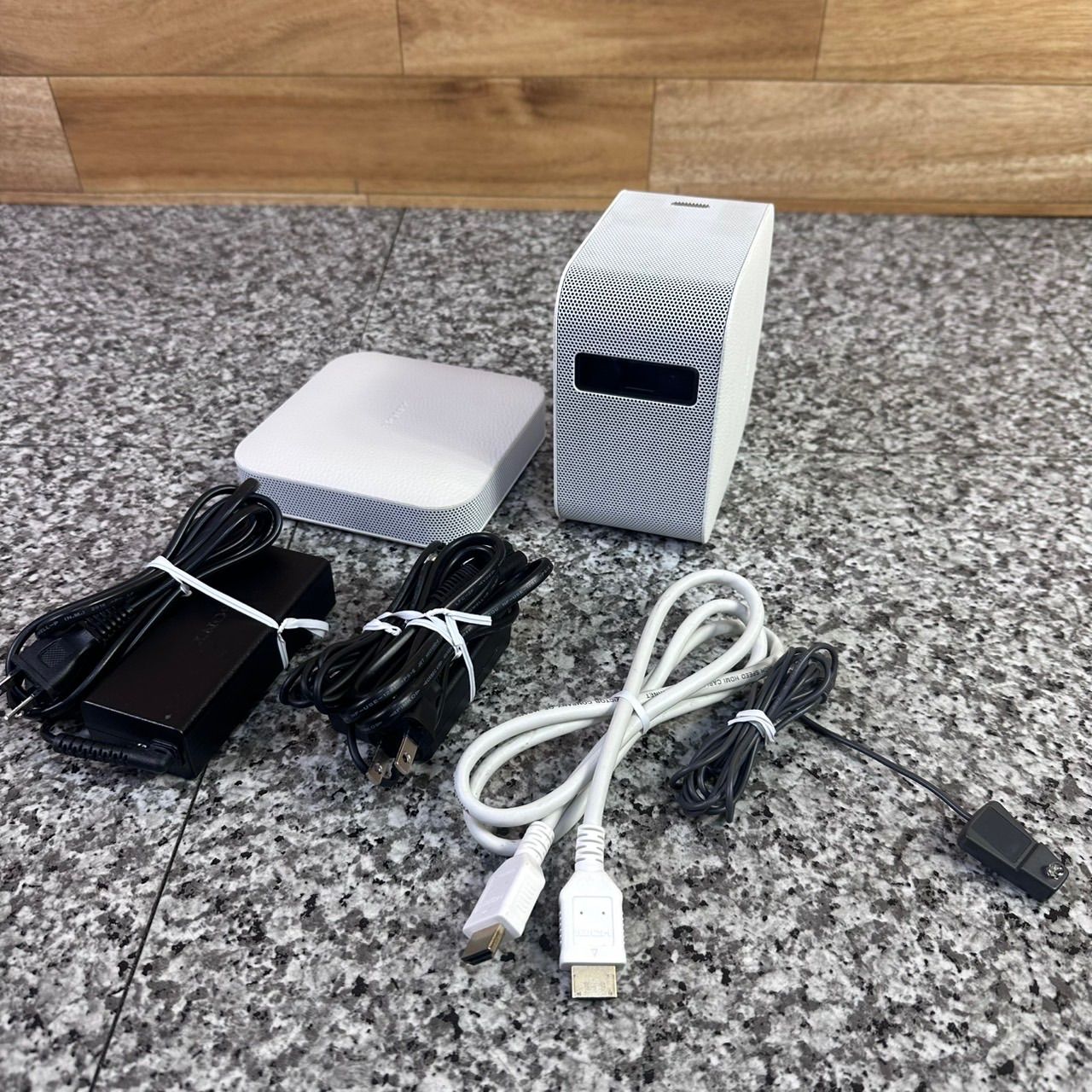 SONY ソニー ポータブル超短焦点プロジェクター LSPX-P1 ホワイト