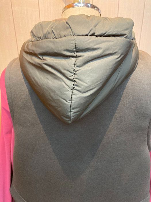 裾部分はドローコードで調節可