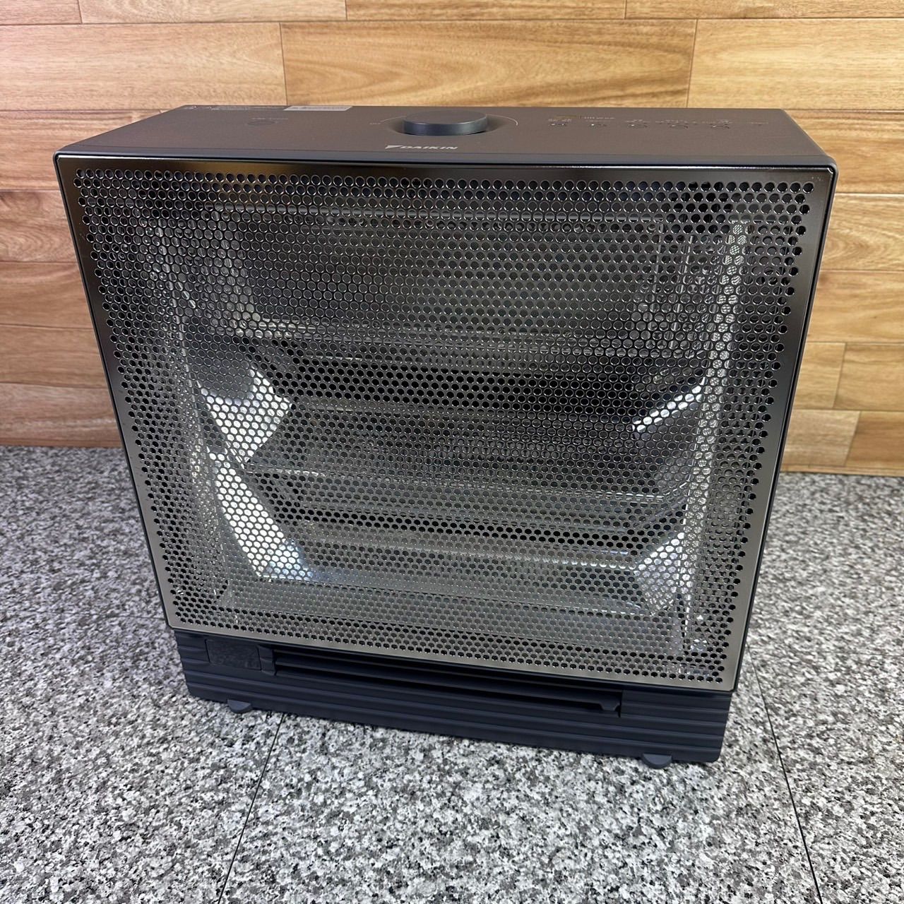 ダイキン工業 遠赤外線暖房機 WRH135AS-H 製 ブラック ヒーター