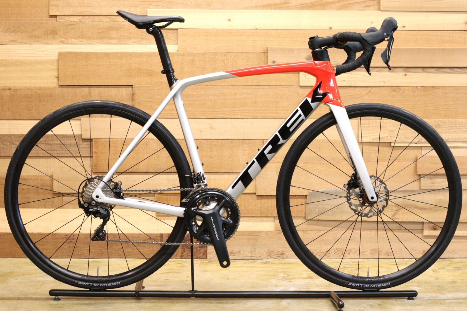 トレック TREK エモンダ EMONDA SL6 DISC 2025 56サイズ シマノ 105 R7020 MIX 11S カーボン ロードバイク 立川店