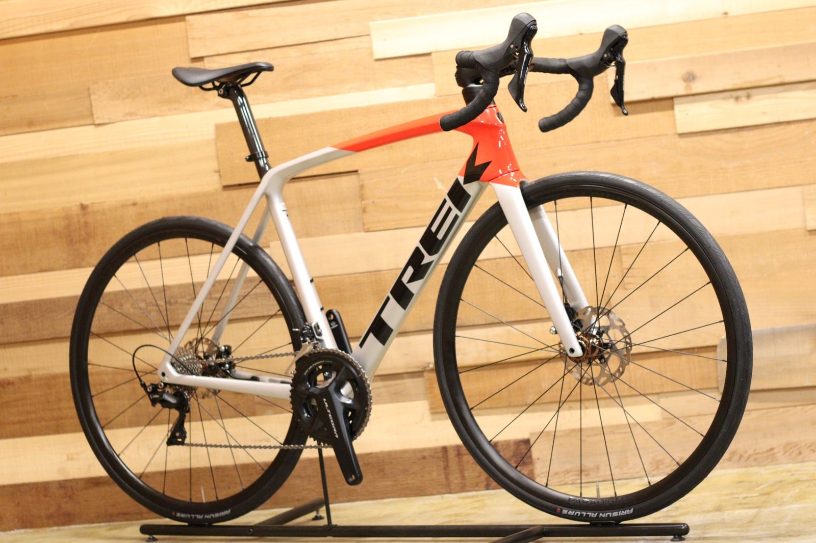 トレック TREK エモンダ EMONDA SL6 DISC 2025 56サイズ シマノ 105 R7020 MIX 11S カーボン ロードバイク 立川店