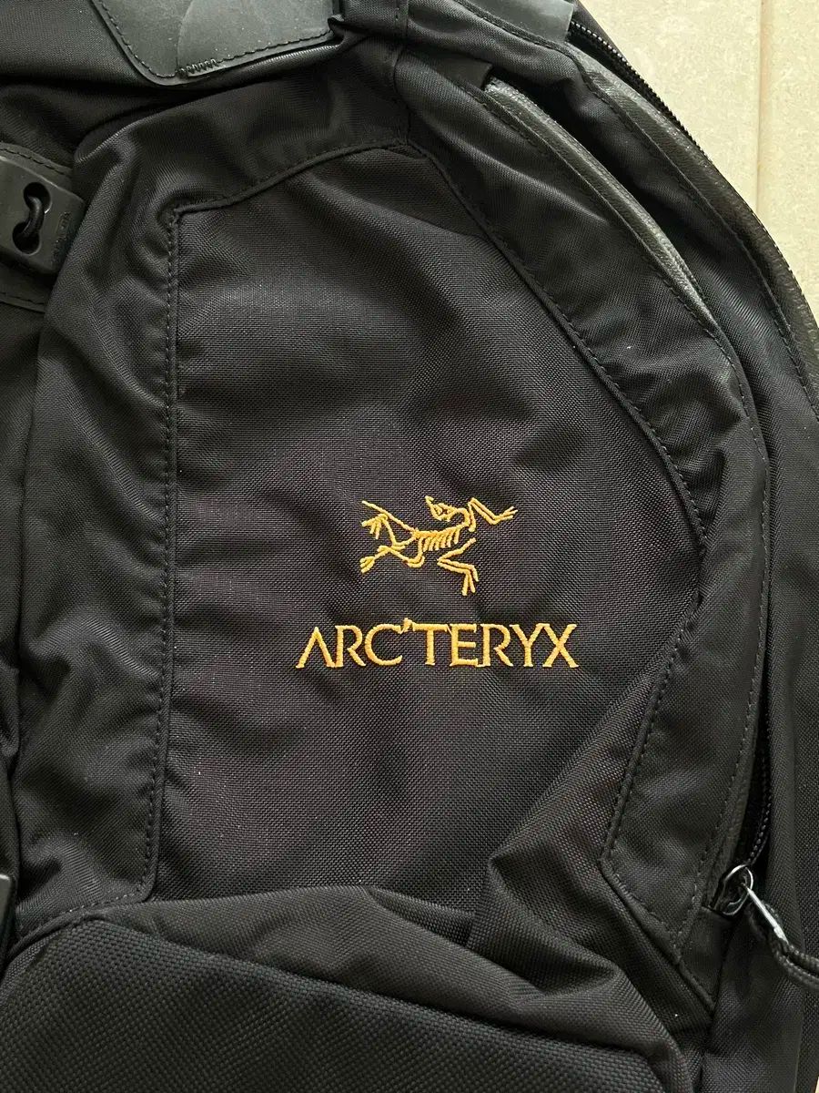 ARC TERYX アークテリクス システムA 퀴버バッグ ブラック GOLD