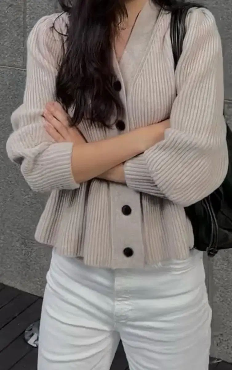 ストラップ付きカーディガン